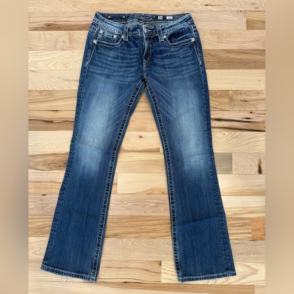 Miss Me Denim - Miss Me Signature Bootcut Jeans | Size 30 | Embellished Feather Pocket Denim